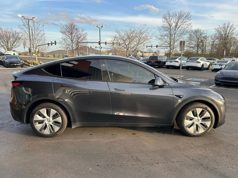 2024 Tesla Model Y - Image 4 of 17
