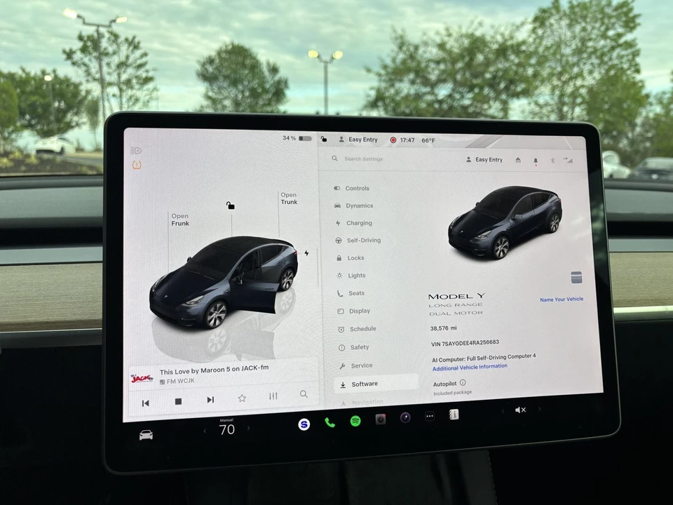 2024 Tesla Model Y - Image 17 of 18