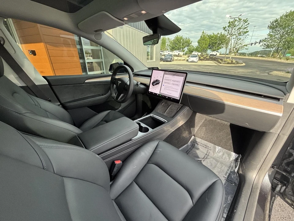 2024 Tesla Model Y - Image 14 of 18