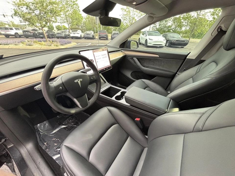 2024 Tesla Model Y - Image 16 of 18