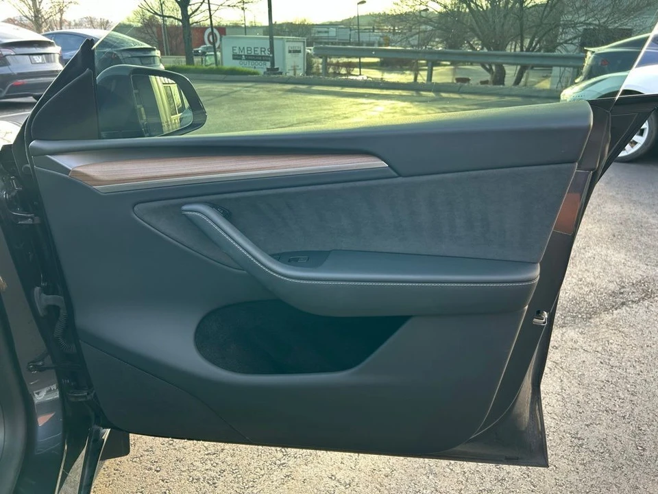 2024 Tesla Model Y - Image 10 of 17
