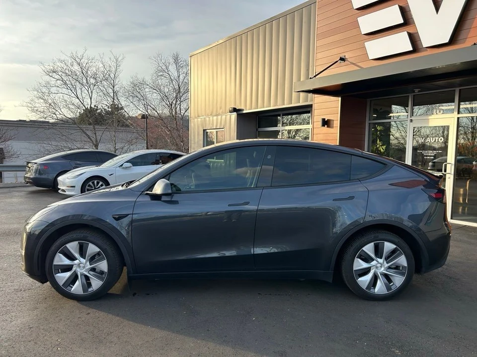 2024 Tesla Model Y - Image 5 of 17