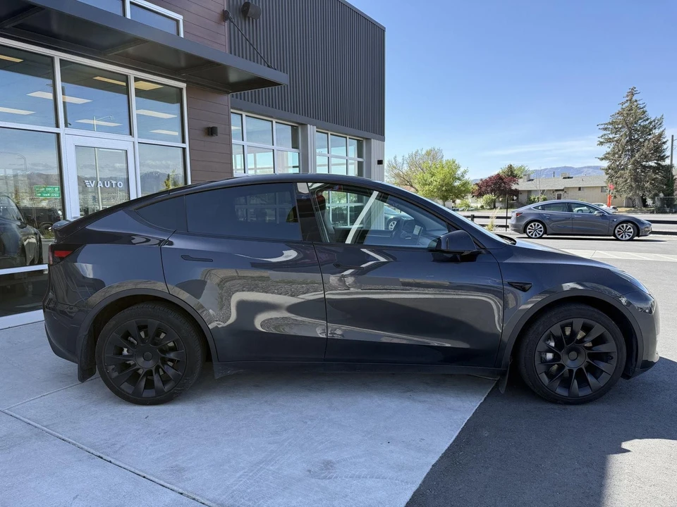 2024 Tesla Model Y - Image 9 of 21