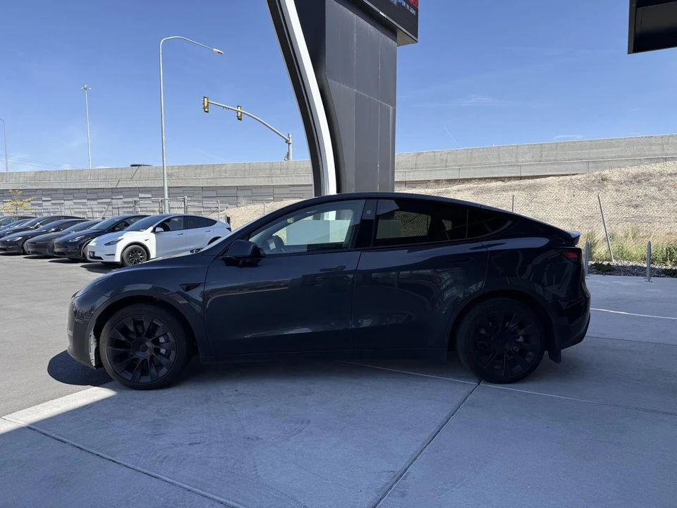 2024 Tesla Model Y - Image 5 of 21