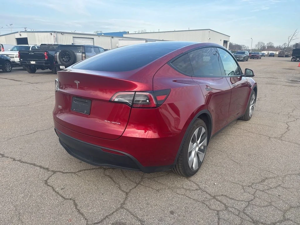 2024 Tesla Model Y - Image 3 of 7