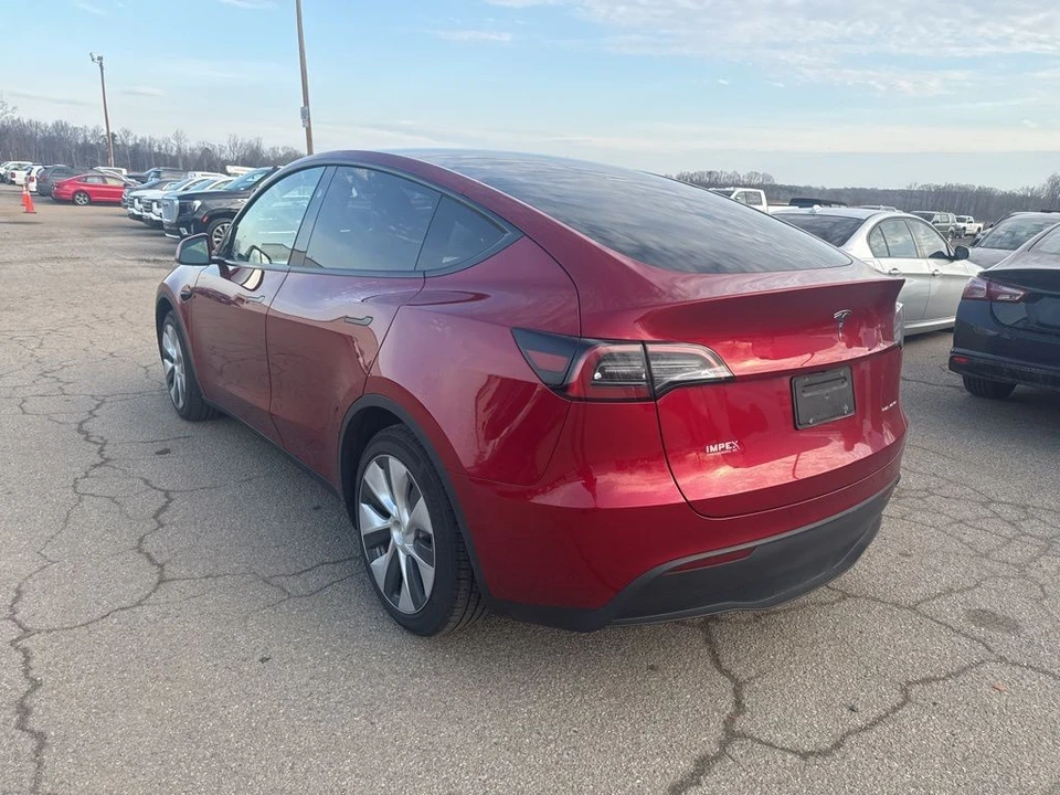 2024 Tesla Model Y - Image 2 of 7