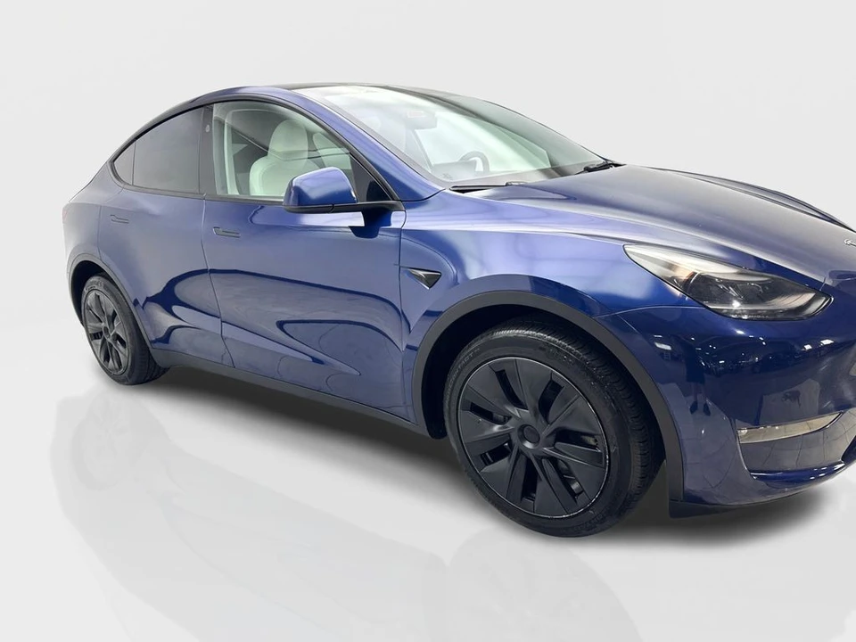2024 Tesla Model Y - Image 12 of 31