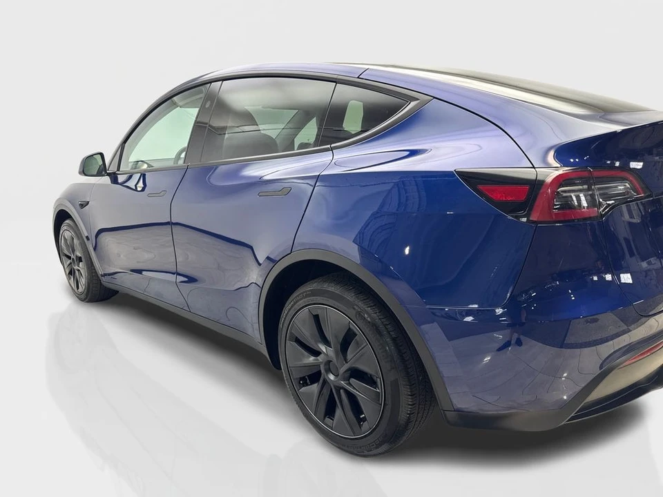 2024 Tesla Model Y - Image 14 of 31