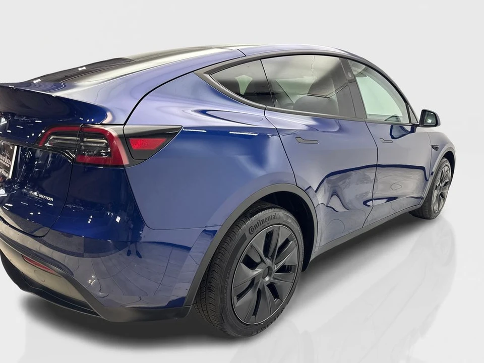 2024 Tesla Model Y - Image 13 of 31