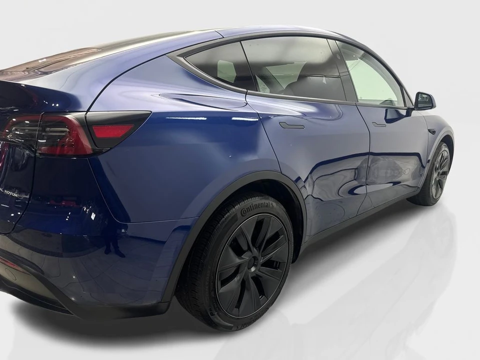 2024 Tesla Model Y - Image 13 of 21