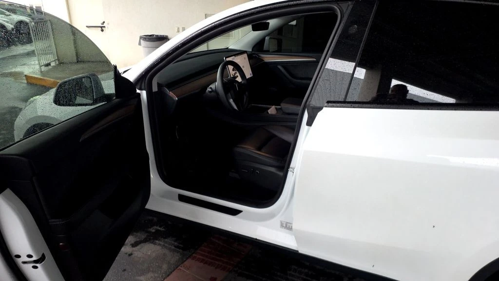 2024 Tesla Model Y - Image 4 of 5