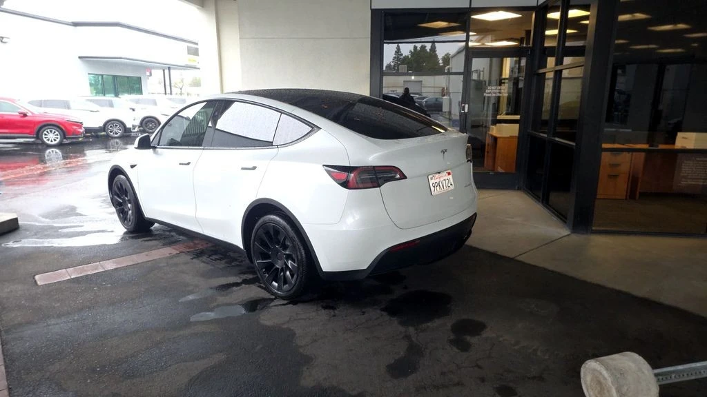 2024 Tesla Model Y - Image 3 of 5