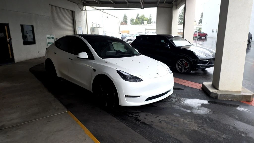 2024 Tesla Model Y - Image 2 of 5