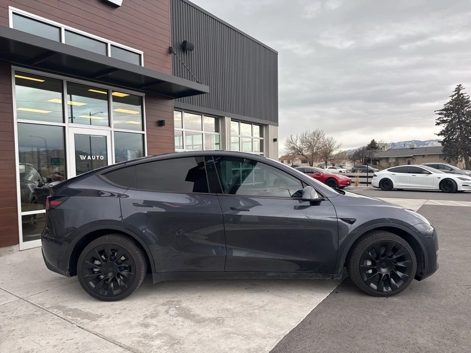 2024 Tesla Model Y - Image 9 of 21