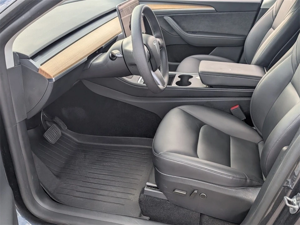 2024 Tesla Model Y - Image 7 of 12
