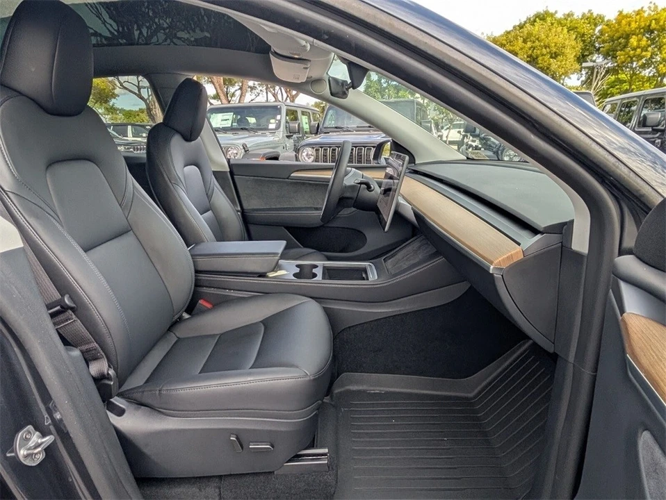 2024 Tesla Model Y - Image 17 of 21