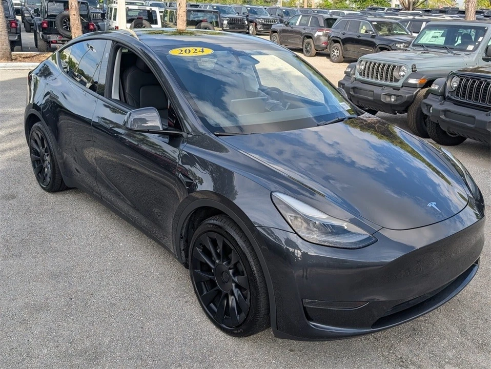 2024 Tesla Model Y - Image 2 of 12