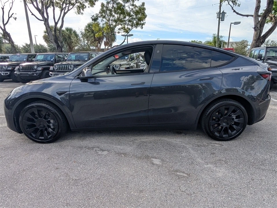 2024 Tesla Model Y - Image 5 of 12