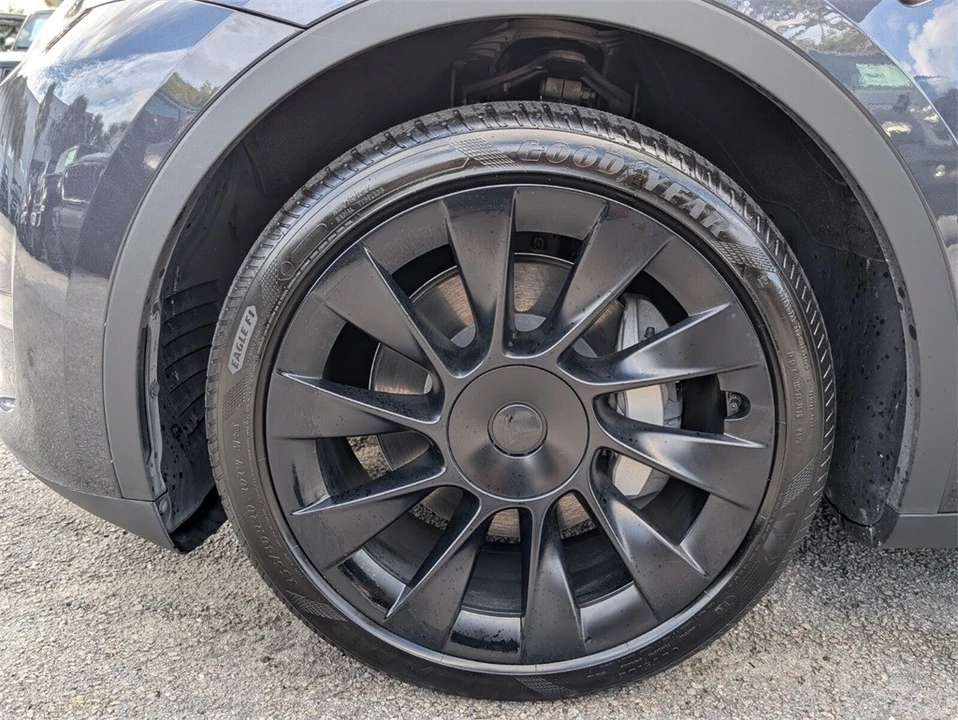 2024 Tesla Model Y - Image 19 of 21
