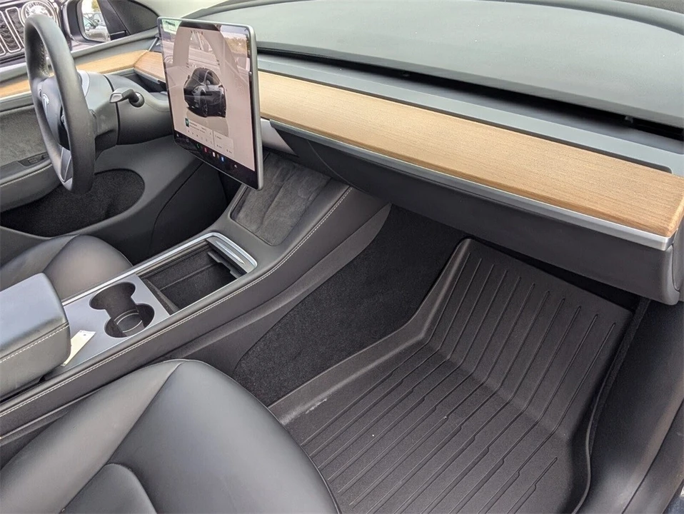 2024 Tesla Model Y - Image 16 of 21