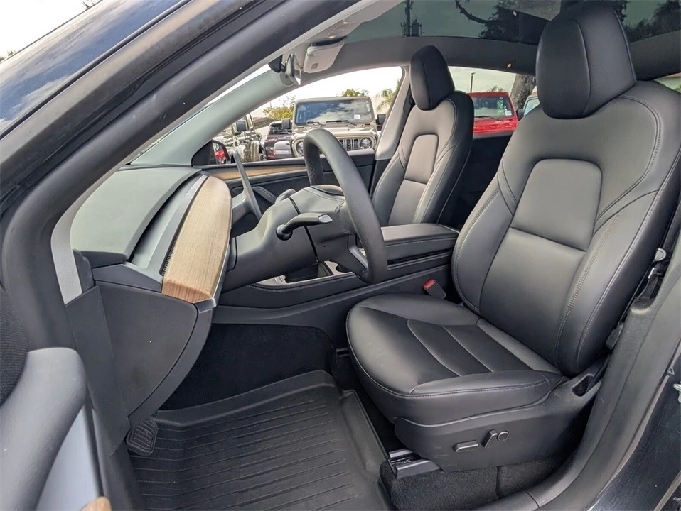 2024 Tesla Model Y - Image 6 of 12