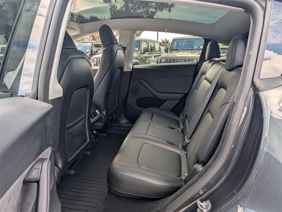 2024 Tesla Model Y - Image 8 of 12
