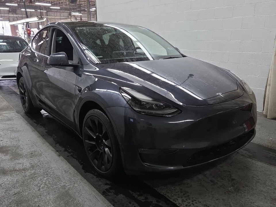 2024 Tesla Model Y - Image 2 of 7
