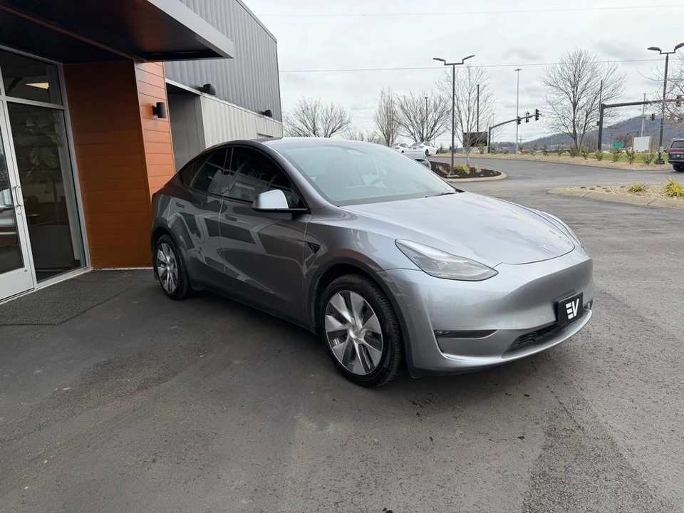 2024 Tesla Model Y - Image 3 of 17