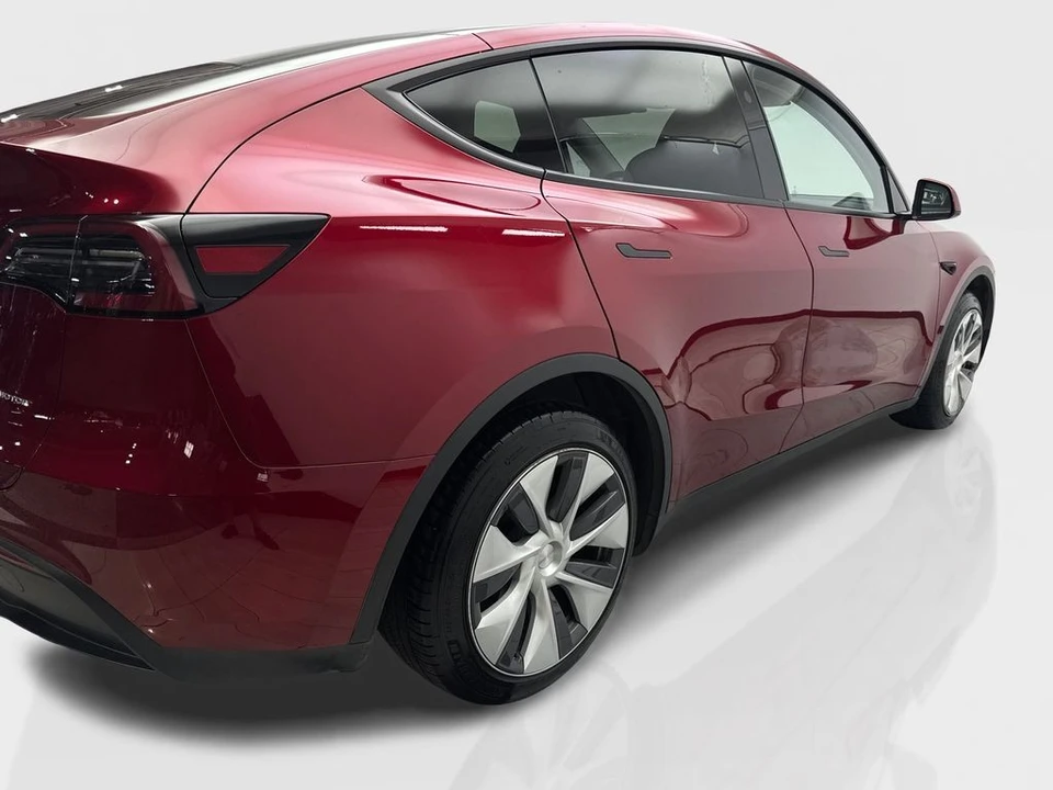 2024 Tesla Model Y - Image 13 of 21