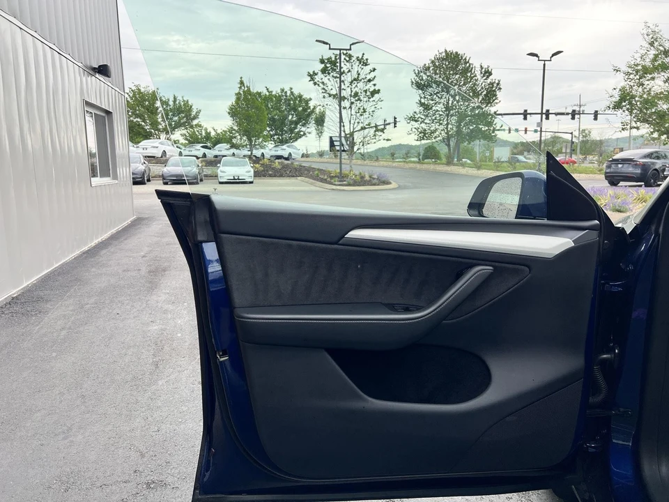 2024 Tesla Model Y - Image 9 of 19