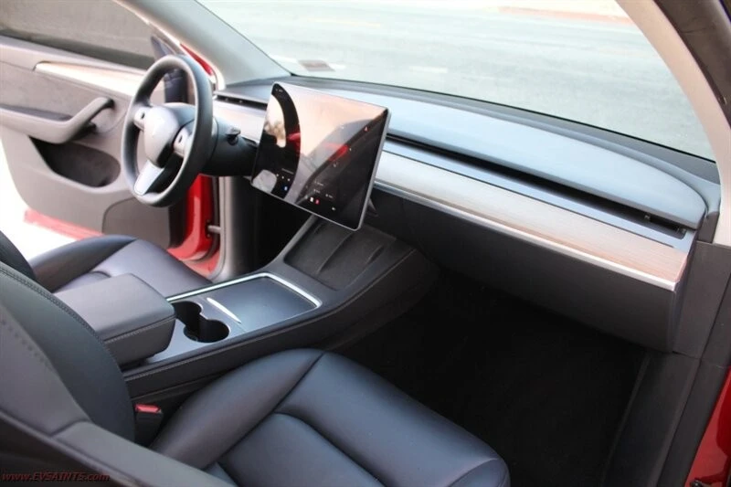 2024 Tesla Model Y - Image 17 of 21