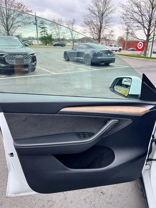 2024 Tesla Model Y - Image 9 of 16