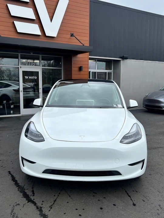2024 Tesla Model Y - Image 2 of 16