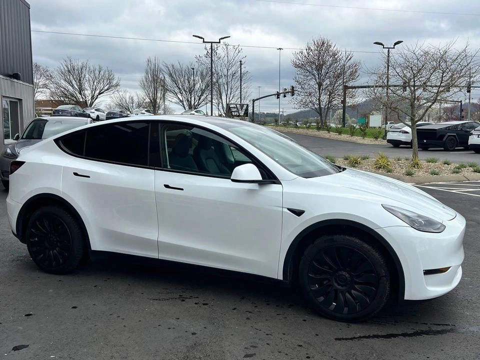 2024 Tesla Model Y - Image 3 of 16