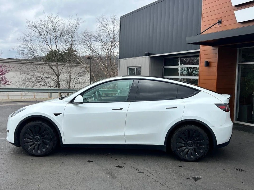 2024 Tesla Model Y - Image 4 of 16