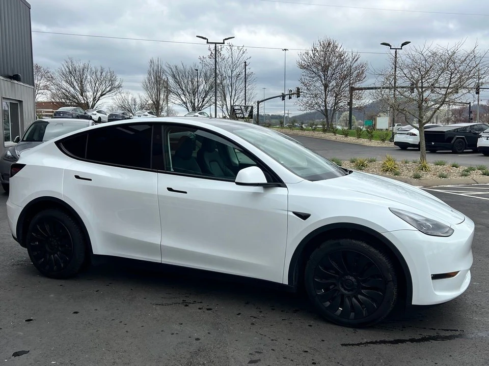 2024 Tesla Model Y - Image 3 of 16
