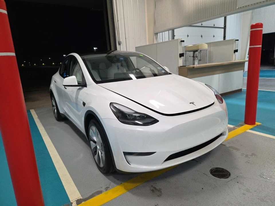 2024 Tesla Model Y - Image 2 of 6