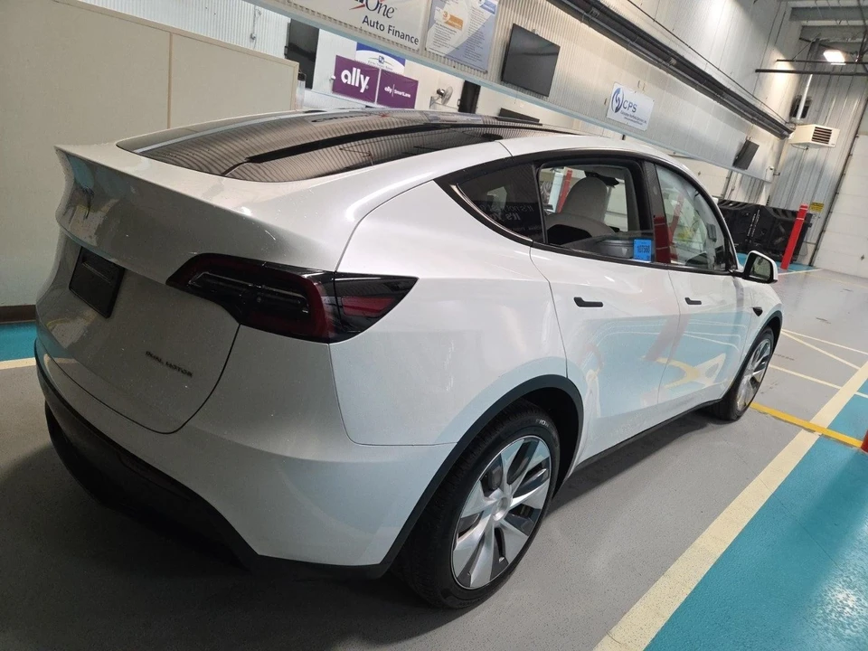 2024 Tesla Model Y - Image 4 of 6
