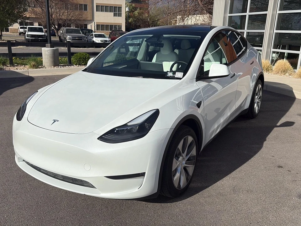 2024 Tesla Model Y - Image 4 of 21