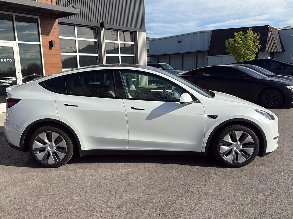 2024 Tesla Model Y - Image 9 of 21