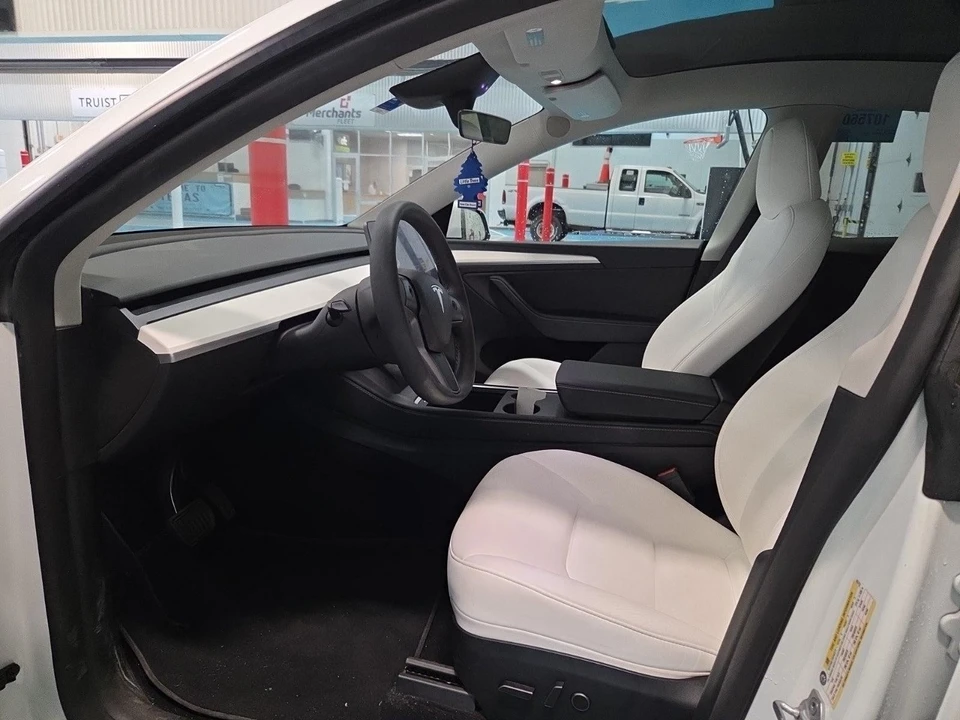 2024 Tesla Model Y - Image 5 of 6