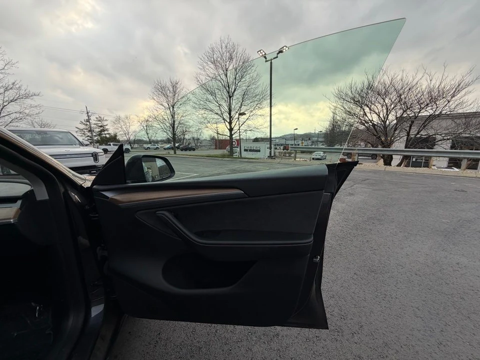 2024 Tesla Model Y - Image 11 of 17