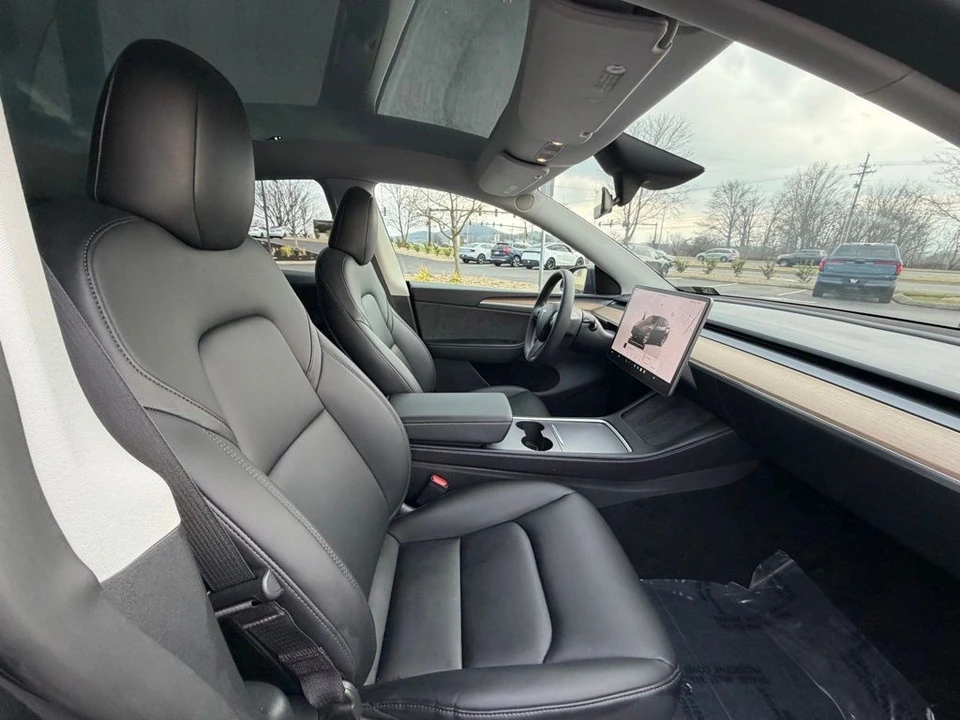 2024 Tesla Model Y - Image 12 of 17