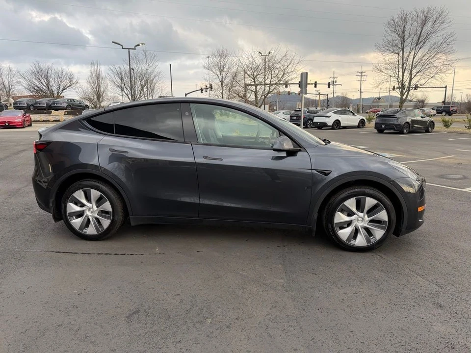 2024 Tesla Model Y - Image 2 of 17