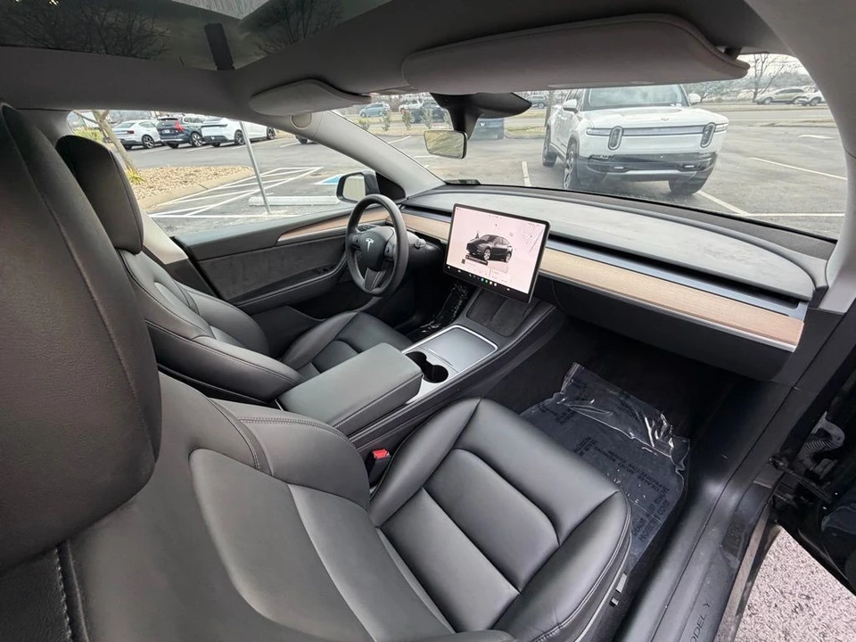 2024 Tesla Model Y - Image 13 of 17