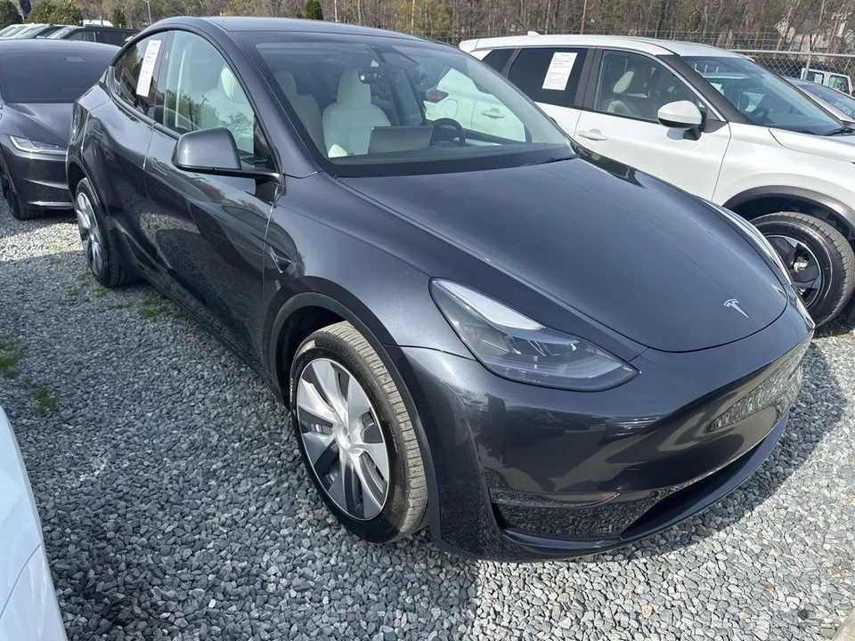 2024 Tesla Model Y - Image 2 of 5