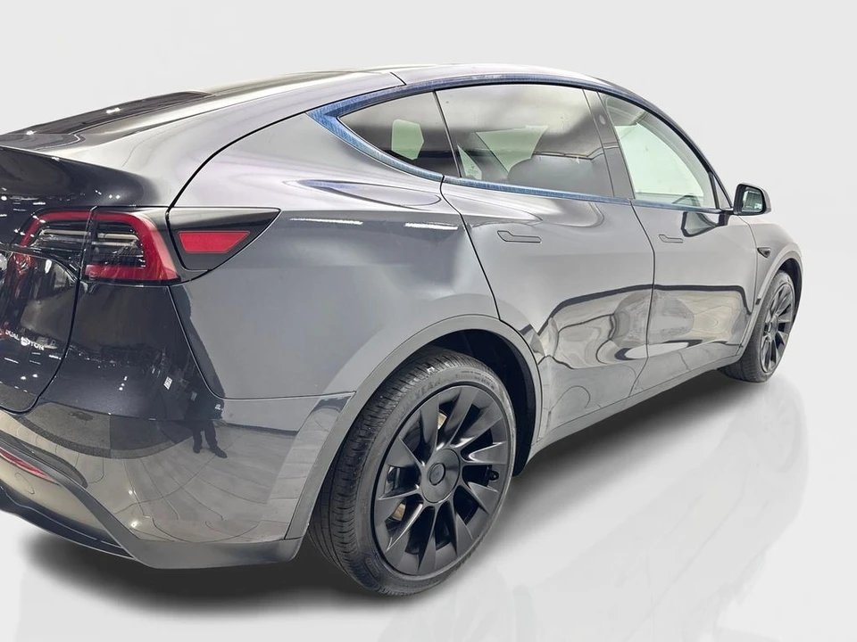 2024 Tesla Model Y - Image 13 of 21
