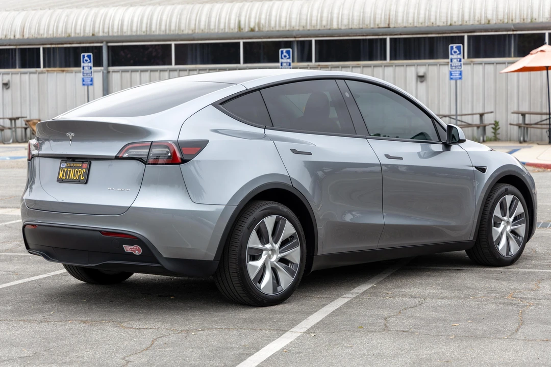 2024 Tesla Model Y - Image 8 of 31