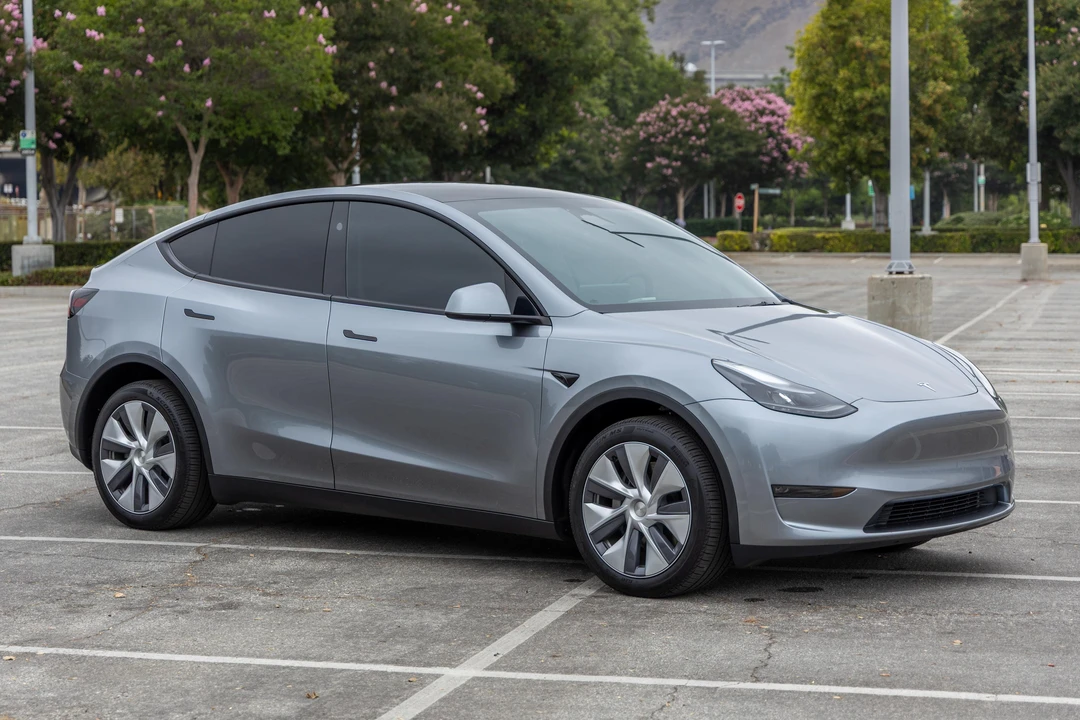 2024 Tesla Model Y - Image 9 of 31