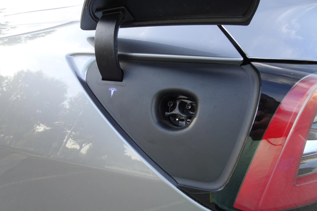 2024 Tesla Model Y - Image 28 of 31